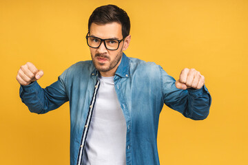 Photo portrait of angry stressed agressive man ready to choke you isolated on yellow background.