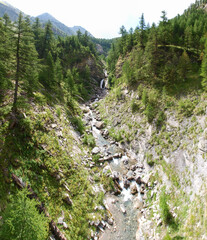 pass road and surrounding mountains
