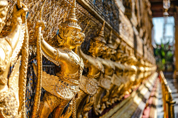 Fototapeta premium Golden Garuda statues surrounding the temple of Wat Phra Kaew, Bangkok, Thailand