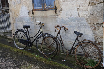 Fototapeta na wymiar vieux vélos