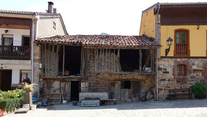 Fototapeta na wymiar Arquitectura tradicional de Soto de Agues, Asturias