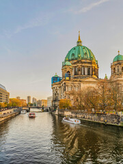 Fototapeta premium Vertical shot of Berlin Cathedral on Spree river during sunset, Germany