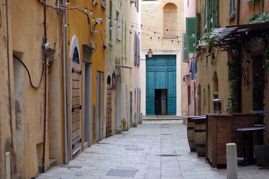 &Eacute;troite ruelle dans la citadelle de Bastia