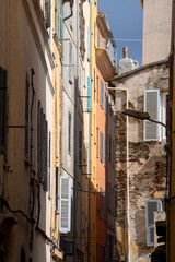 Fototapeta na wymiar Jeux de lumière sur les maisons de Bastia