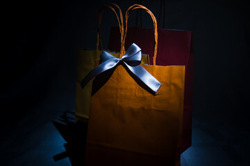 Sacolas decoradas para presente com iluminação focal