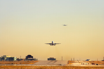 Airplanes Landing