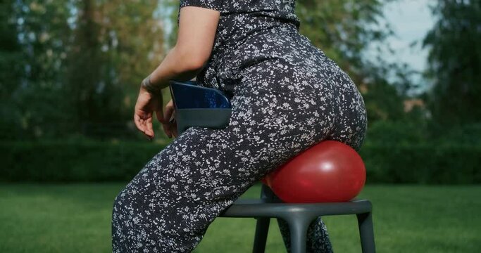 a joyful woman plays with balloons, imitating the reliability of condoms during sex, they will withstand any test and load.