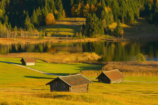 Hay Barns at Lake Geroldsee, Near Garmisch-Partenkirchen, Werdenfelser Land, Upper Bavaria, Bavaria, Germany