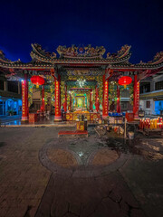Obraz premium Thian Fah Foundation Hospital, Temple in Chinatown at night, Bangkok, Thailand