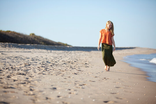 Young Woman Enjoying Walk on Beach, Palm Beach Gardens, Palm Beach County, Florida, USA