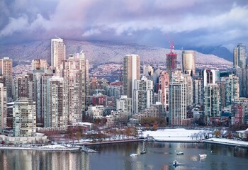 Obraz premium View of Vancouver downtown at sunrise. Vancouver skyline. British Columbia. Canada