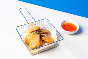 fried chicken wings with sauce