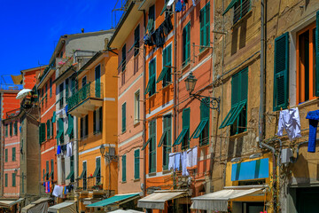 Fototapeta na wymiar Traditional houses in Vernazza in Cinque Terre on the Mediterranean Sea, Italy