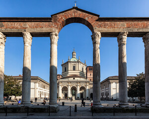 Milano. Colonne di San Lorenzo con chiesa - obrazy, fototapety, plakaty