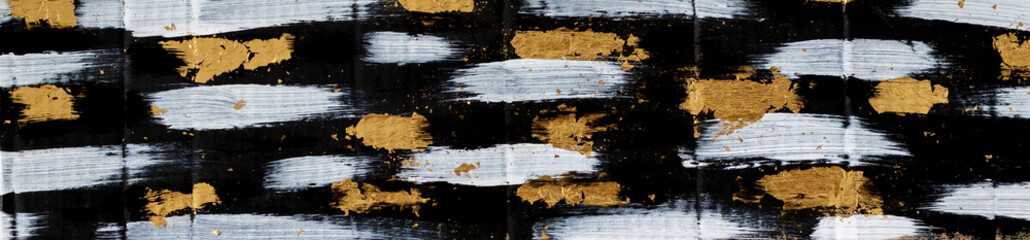 Naklejka premium Artistic acrylic and oil strokes, horizontal white and gold strokes, spots on a black background. Paint on canvas. Contemporary art, banner