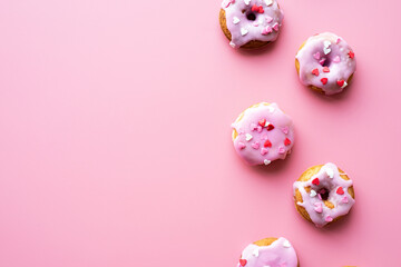Obraz na płótnie Canvas Small donuts isolated on pink background
