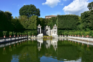 Fototapeta na wymiar garden of villa Reale near town Lucca in Italy
