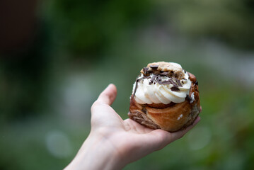 dessert in hand