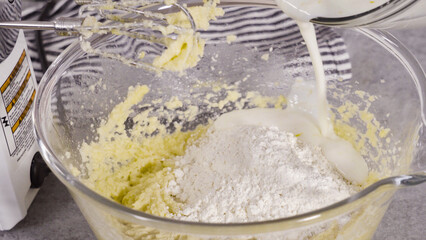 Lemon pound cake