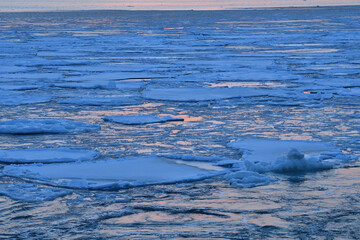 Sunset cruising on Floating ices 