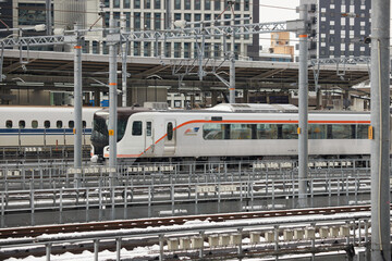 大雪の名古屋駅の線路の風景