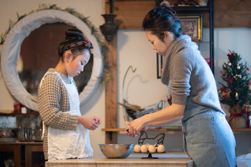 ÊñôÁêÜ„Çí„Åô„ÇãË¶™Â≠ê