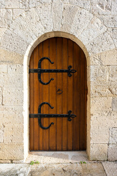 Porte de l'abbaye d'Aiguebelle