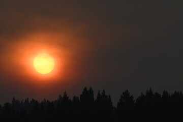 Fototapeta premium Smokey sunset in the Alberta foothills