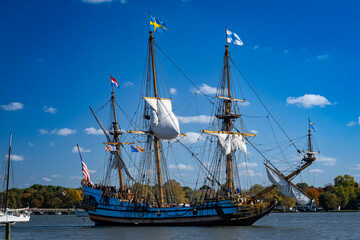 Fototapeta na wymiar Tall ship sailing down the Chester River