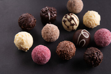photo multicolored round chocolate candies