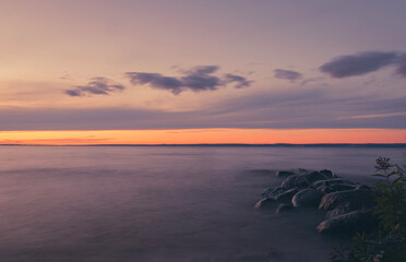 Fototapeta na wymiar sunset over the water