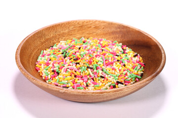 皿に盛ったカラフルチョコスプレー　