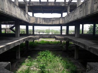 Obraz premium Old Forgotten and abandoned building