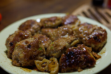 とても美味しい日本の一般家庭のレンコンの肉詰め