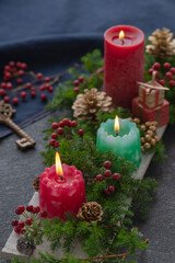 クリスマスのディスプレイとキャンドル　黒背景