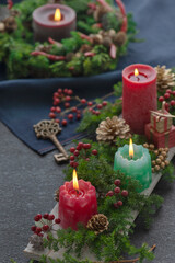 クリスマスのディスプレイとキャンドル　黒背景