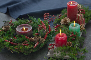 クリスマスのディスプレイとキャンドル　黒背景