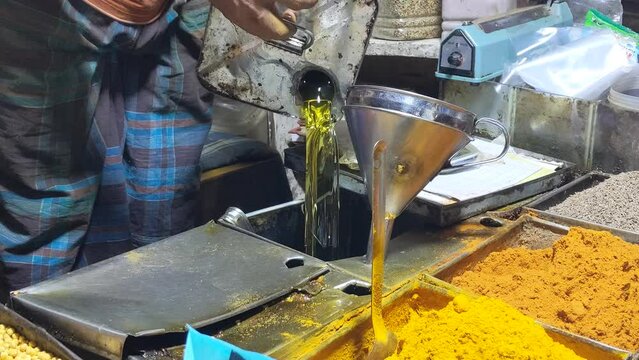 Oil pouring soya bean 
