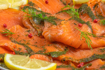 tranches de saumon en gros plan