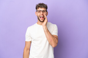 Delivery caucasian man isolated on purple background shouting with mouth wide open