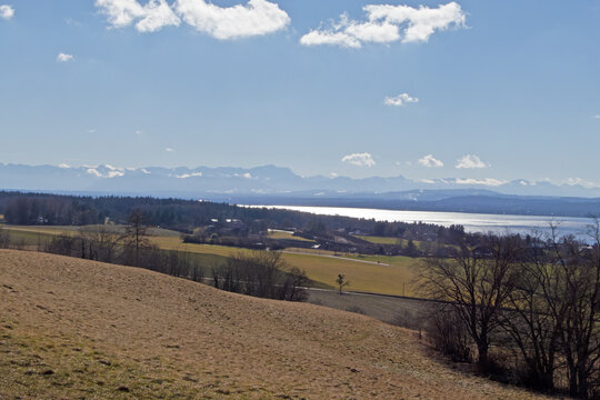 Blick vom Jaudesberg auf den S&uuml;den des Ammersees und die bayerische Berge