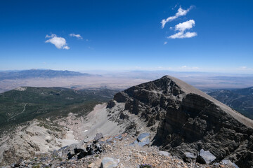 Vue sur la région de Capitol Reef avec l'ascension de Wheeler Peak