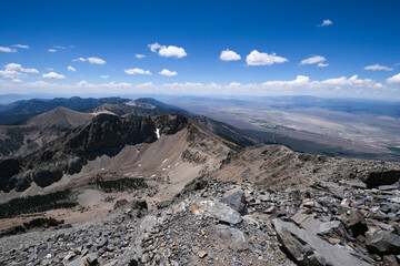 Vue sur la région de Capitol Reef avec l'ascension de Wheeler Peak