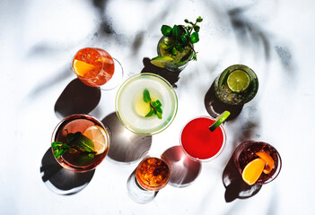 Most popular trendy cocktails set: aperol spritz, negroni, mojito, gin tonic and cosmopolitan,...