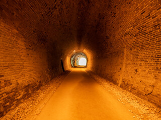 Fototapeta premium 廃線のトンネル