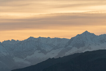 Fototapeta na wymiar Majestic sunset scenery from the top of the Balmer Graetli region at the Klausenpass in Switzerland