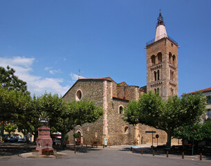 Fototapeta na wymiar Square in the old town of Prades with fountain and romanesque church of St Pierre, Pyrénées-Orientales in France