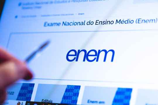 Site sobre o Exame Nacional do Ensino M&eacute;dio na tela de laptop. Brasil, 25/12/2022.
