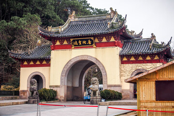 Ancient gate of Putuoshan,located in China(普陀圣境:Putuo Holy Land)