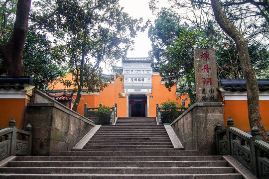 ZHEJIANG,CHINA 6 february 2022 -People come to visit Puji Temple in the Putuoshan mountain